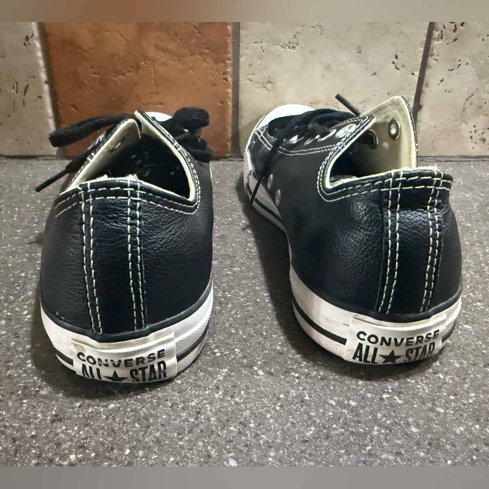 Converse leather Black and White Low-Top Sneakers size men 6.5 and women’s 8. - Picture 5 of 7